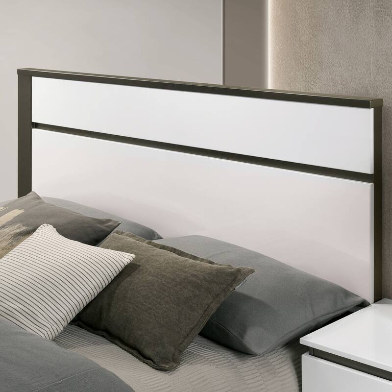 Conjira Modern White Wood 5-Piece Storage Platform Bedroom Set with USBs by Furniture of America