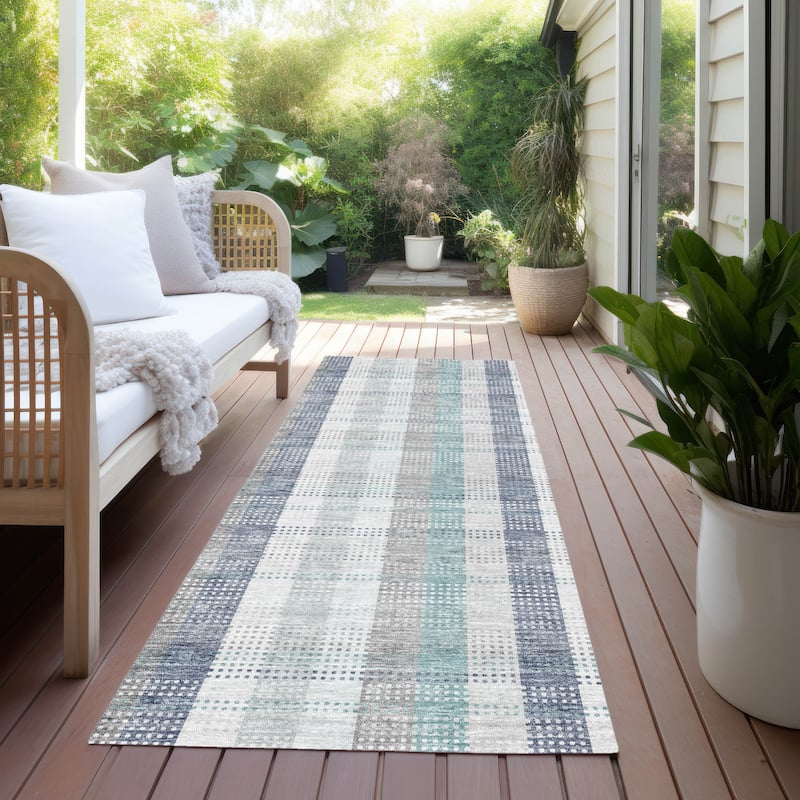 Machine Washable Indoor/ Outdoor Modern Plaid Chantille Rug - Silver - 2'3" x 7'6"