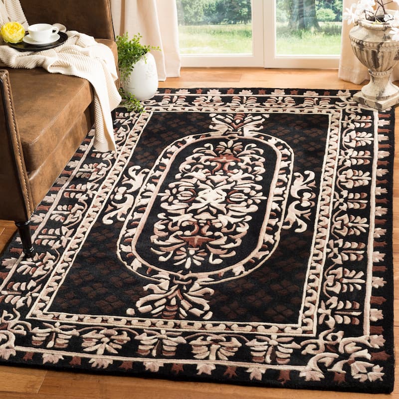 SAFAVIEH Handmade Naples Ruchika Traditional Oriental Wool Rug - 5' x 8' - Black