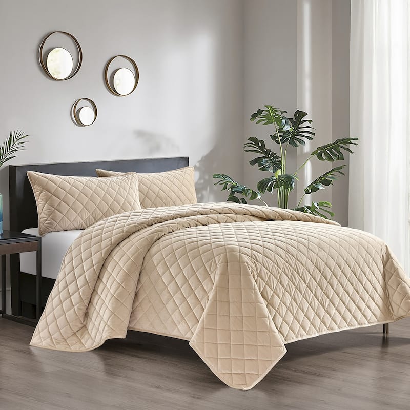 Pointehaven Heavy-Weight Oversized Diamond Design Velvet Quilt Sets