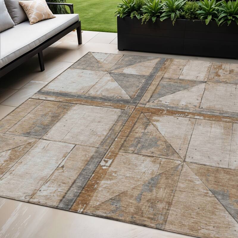 HomeRoots Geometric Transitional Rectangle Outdoor Rug - 5' X 8'