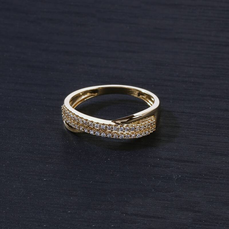 1/5ct TDW Diamond Crossover Wedding Band in 10K Gold for Women