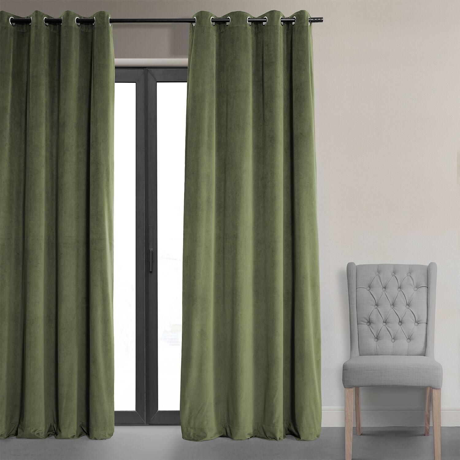 Exclusive Fabrics Hunter Green Grommet Velvet Blackout Curtain (1 Panel