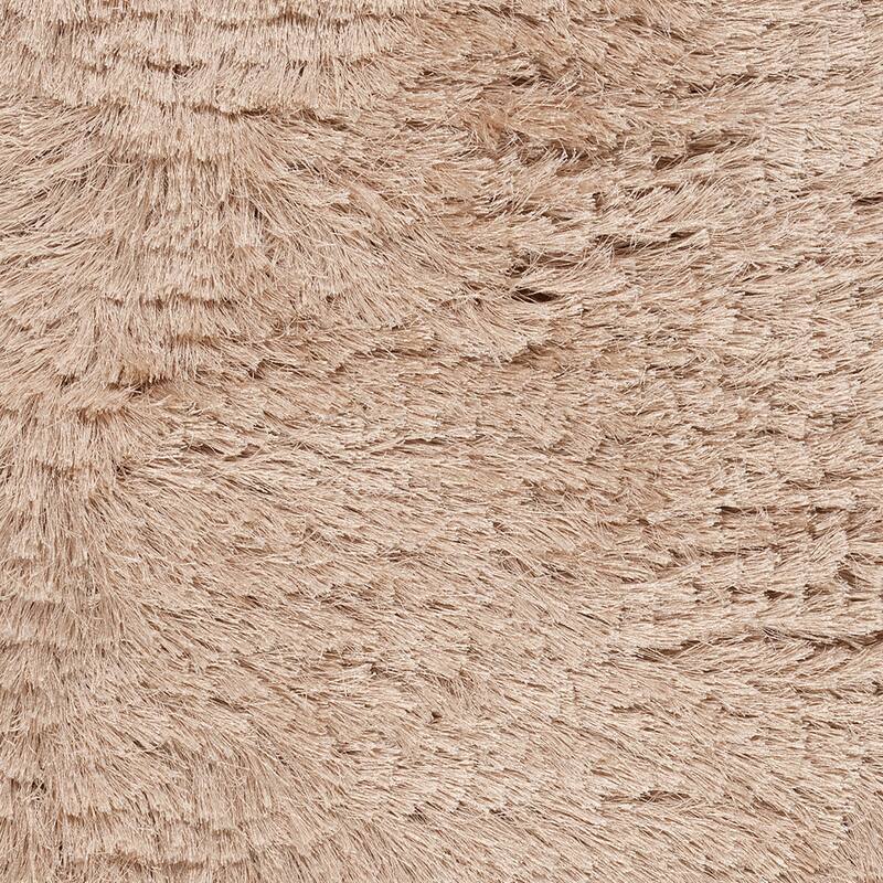 Hand-woven Altus Plush Area Rug