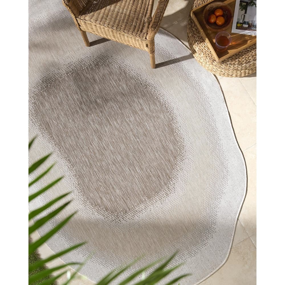 Livabliss Miami Beach Traditional Indoor/Outdoor Area Rug