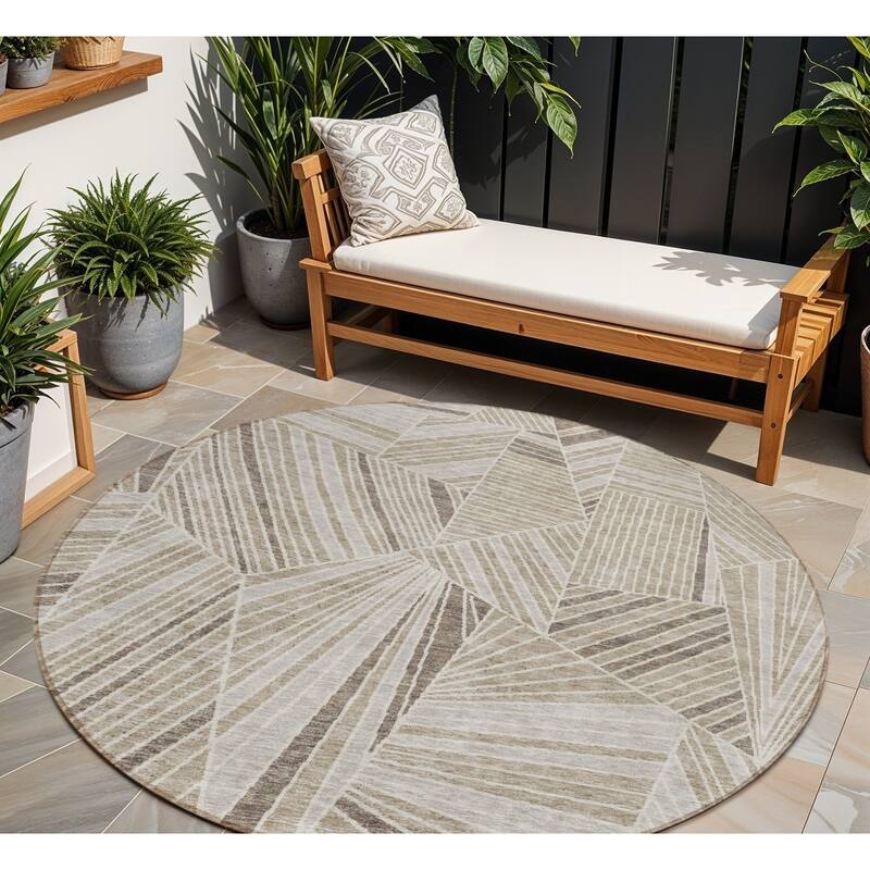 HomeRoots Geometric Transitional Rectangle Outdoor Rug - 8' Round