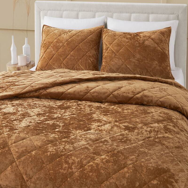 Wonderful Diamond Velvet 3 Piece Quilt Set