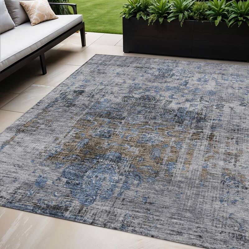 HomeRoots Floral Traditional Rectangle Outdoor Rug - 5' X 8'