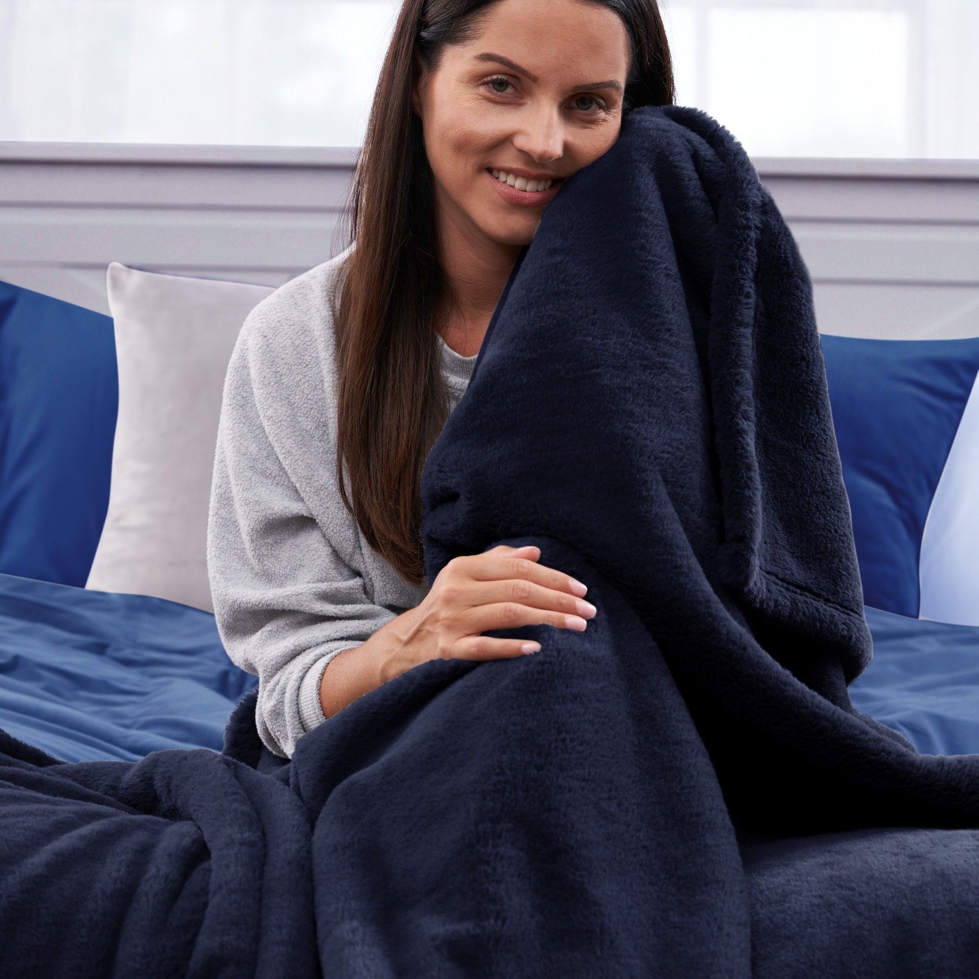 Navy Ultra Fine Faux Fur Throw Blanket - Overstock - 39896757
