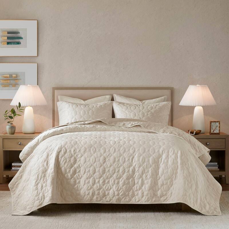 Madison Park Emery 3 Piece Velvet Quilt Set - Ivory - Queen