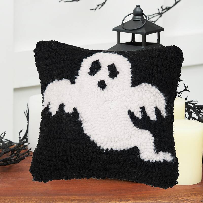 8" x 8" Spooky Ghost Hooked Pillow