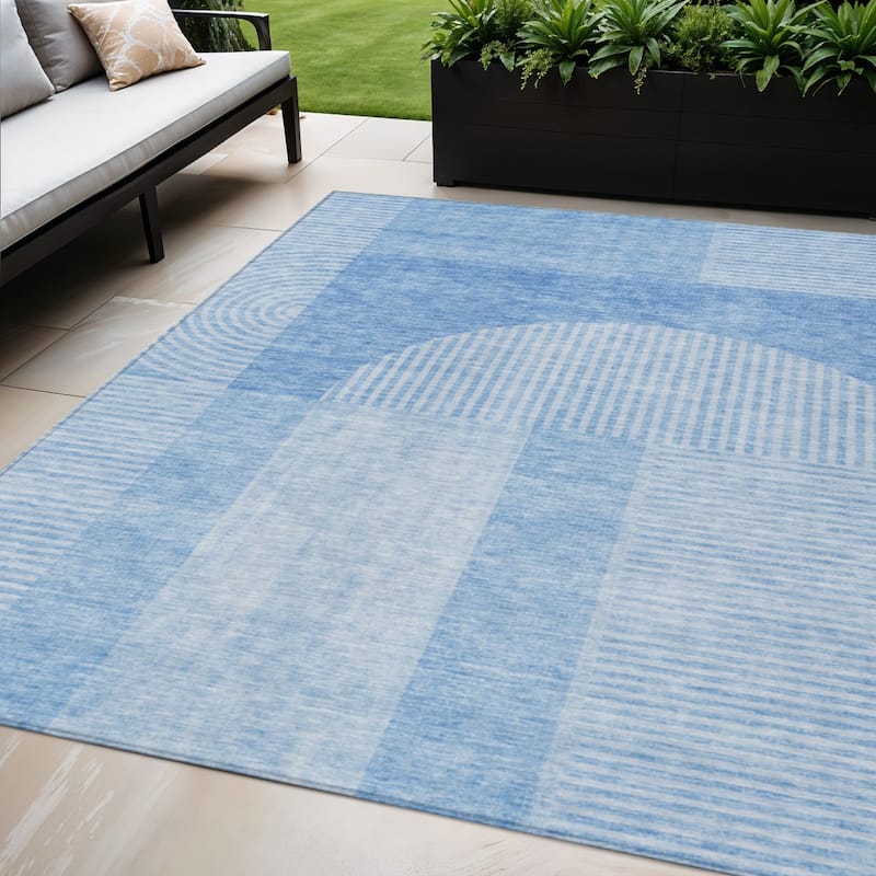 HomeRoots Geometric Transitional Rectangle Outdoor Rug - 5' X 8'