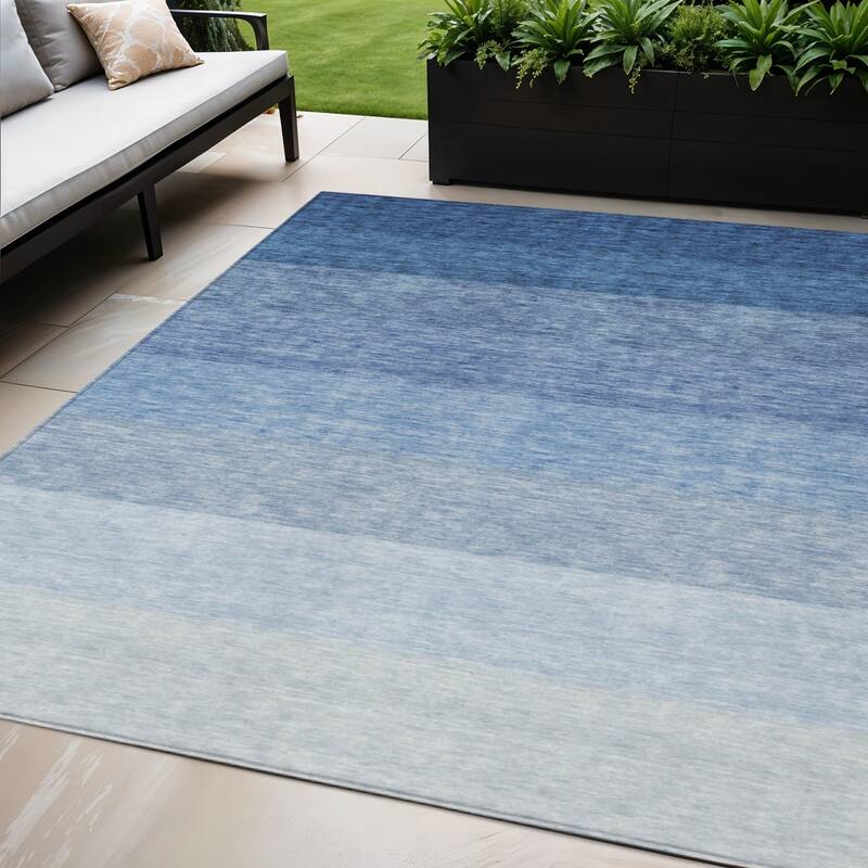 HomeRoots Ombre Transitional Rectangle Outdoor Rug - 5' X 8'