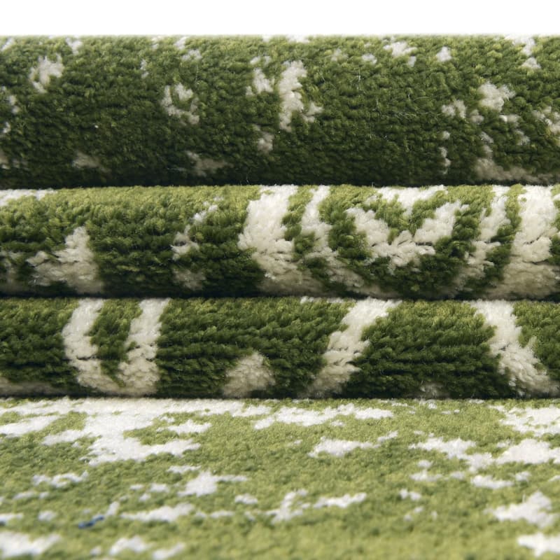Traditional Brenda Collection Area Rug