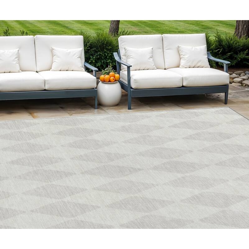 HomeRoots Geometric Transitional Rectangle Outdoor Rug - 9' X 12'