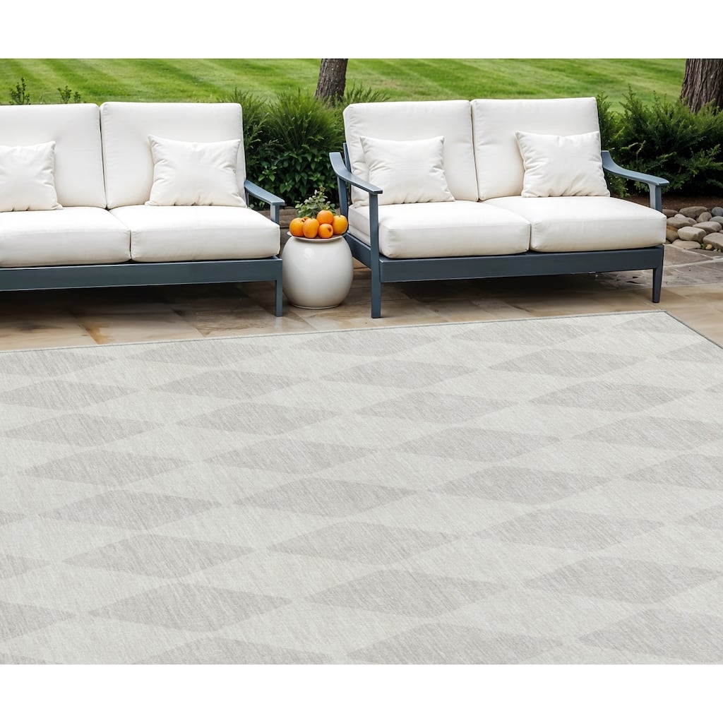 HomeRoots Geometric Transitional Rectangle Outdoor Rug