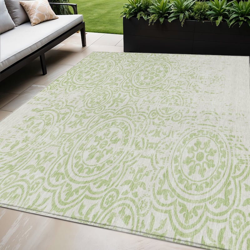 HomeRoots Medallion Transitional Rectangle Outdoor Rug - 5' X 8'
