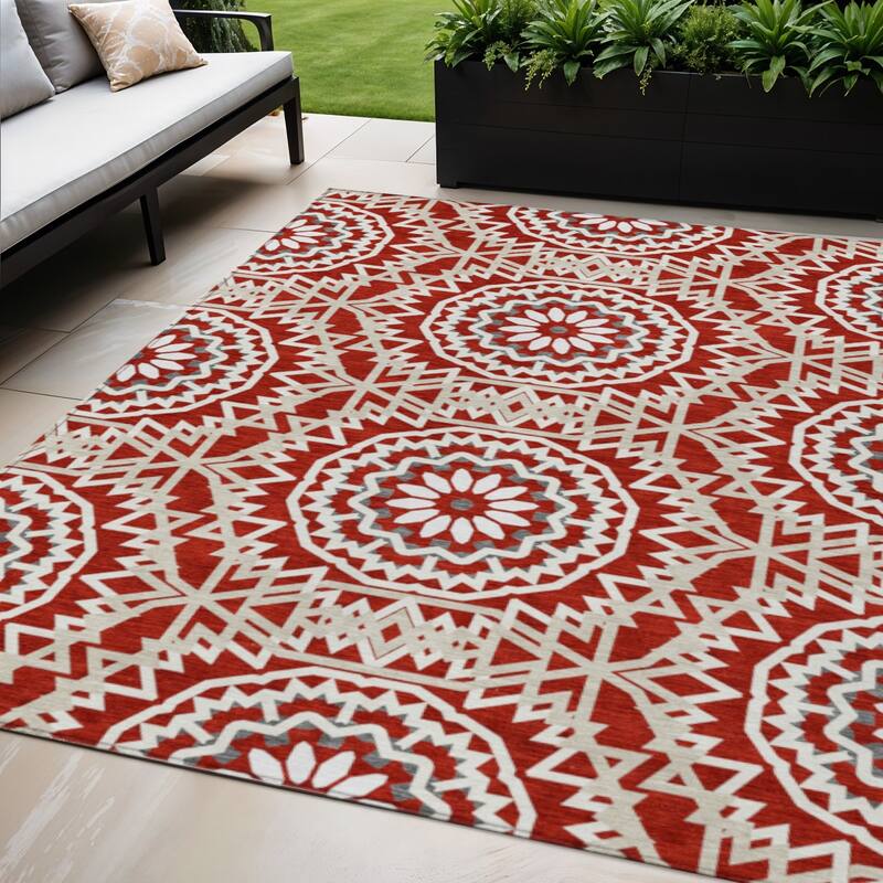 HomeRoots Floral Medallion Transitional Rectangle Outdoor Rug - 5' X 8'