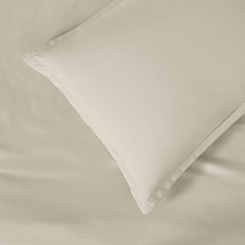 Microfiber sheet set - One fiited sheet, one flat sheet, pillow case(s)