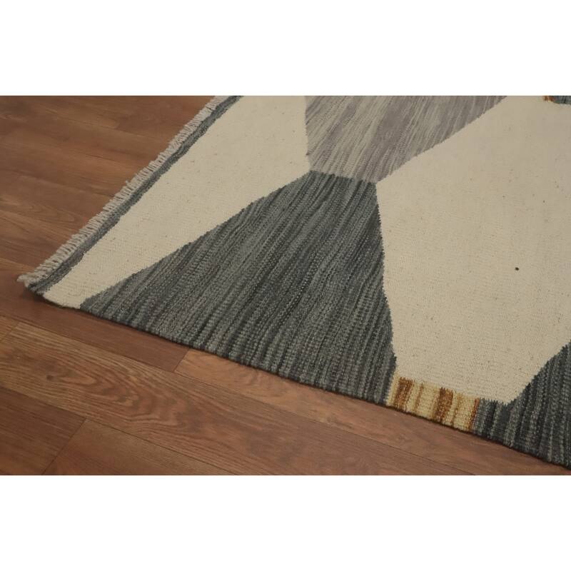 Hand Woven Oriental 100% Wool Carpet Southwestern Modern Beige & Ivories Kilim Area Rug - 6' 8'' X 4' 11''