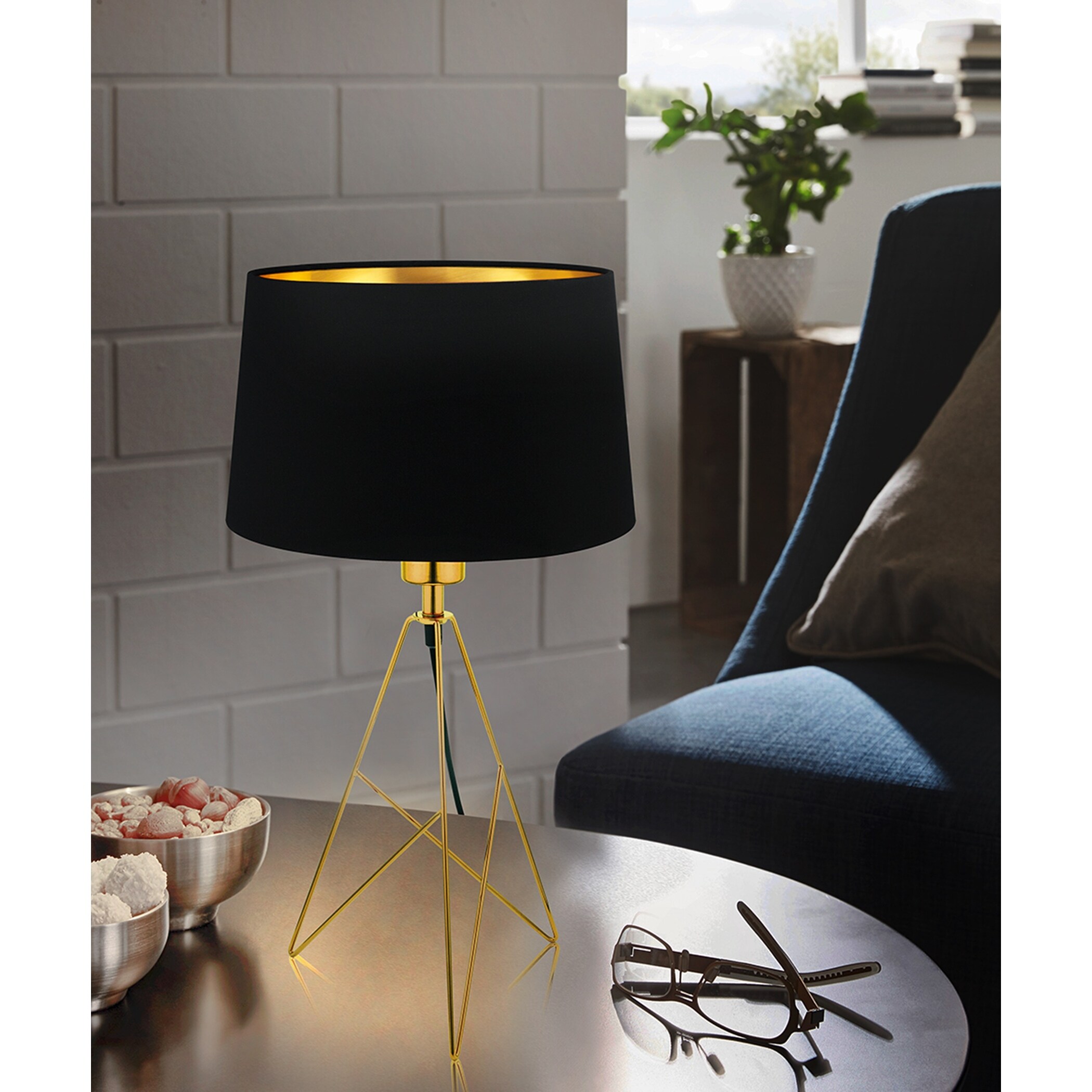 ontploffen temperatuur Zweet Eglo Camporale 1-Light Gold Table Lamp with Black Exterior Gold Interior  Fabric - Overstock - 31809601