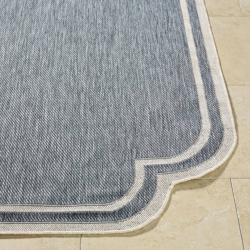 Livabliss Miami Beach Traditional Indoor/Outdoor Area Rug