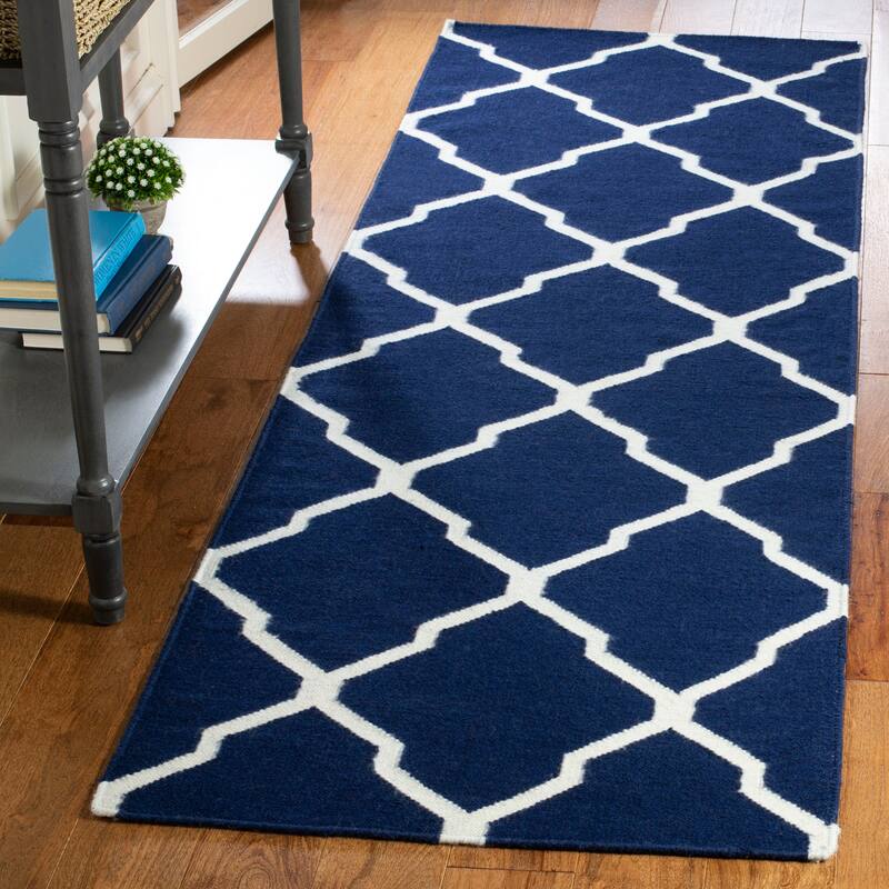 SAFAVIEH Handmade Flatweave Dhurries Chiang Modern Moroccan Wool Rug - 2'6" x 12' Runner - Navy/Ivory