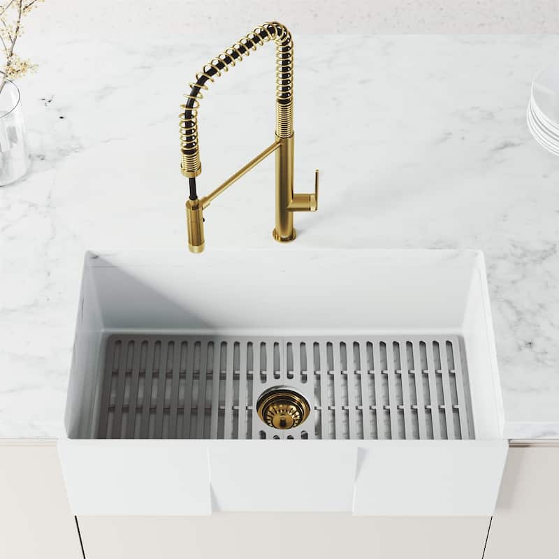 VIGO Sterling 23" H Single Handle Pull-Down Sprayer Kitchen Faucet
