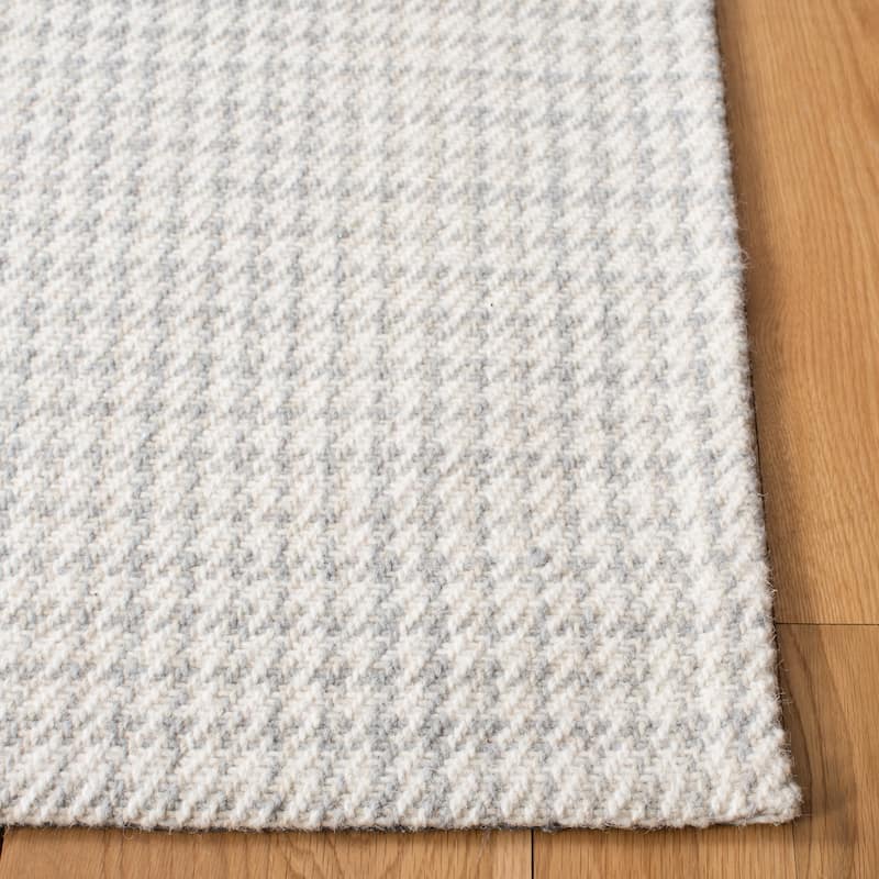 SAFAVIEH, Handmade Marbella Nahed Wool Rug