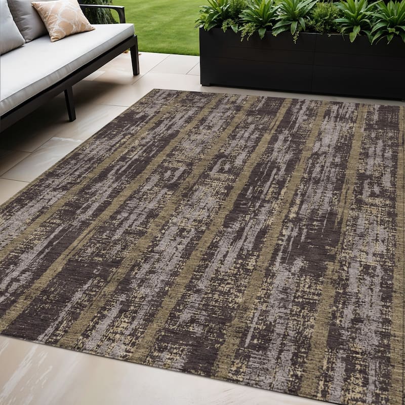 HomeRoots Striped Transitional Rectangle Outdoor Rug - 5' X 8'