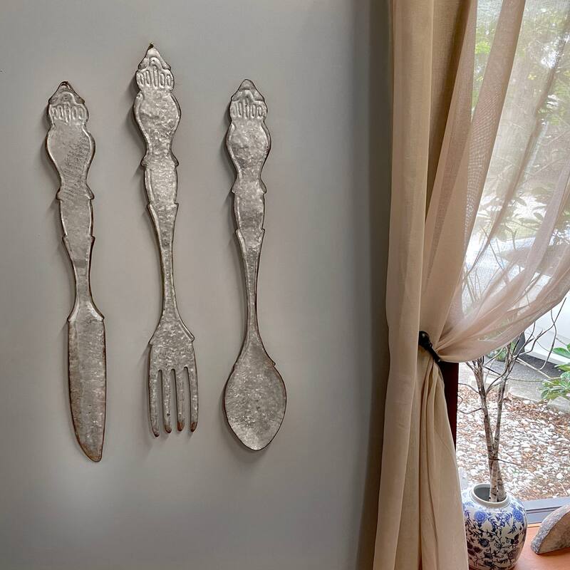 Zeckos 30 Inch Gray Metal Fork Spoon Knife Wall Hanging (Set Of 3)