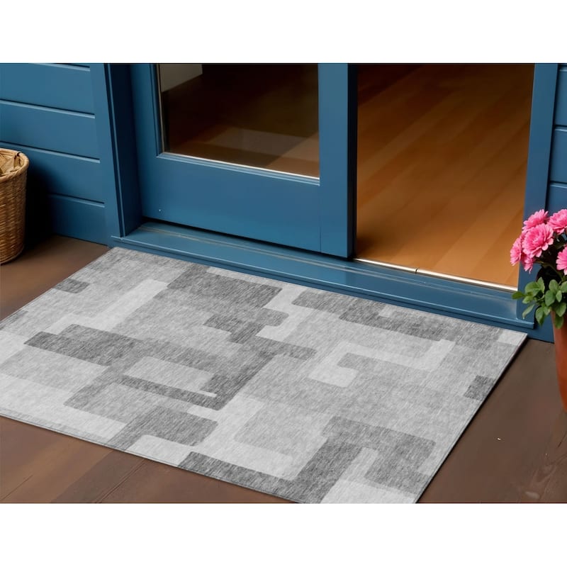 HomeRoots Abstract Transitional Rectangle Outdoor Rug - 3' x 5'