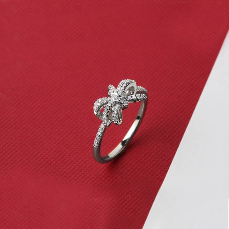 1/6ct TDW Diamond Knot Bow Fashion Ring in 10K Gold for Women