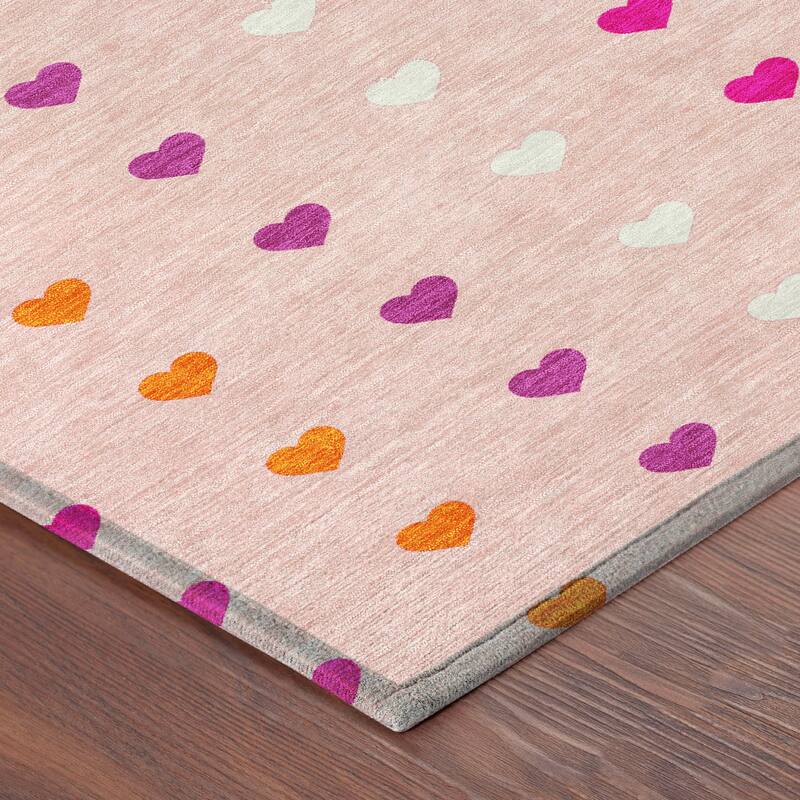 Machine Washable Indoor/ Outdoor Modern Hearts Chantille Rug