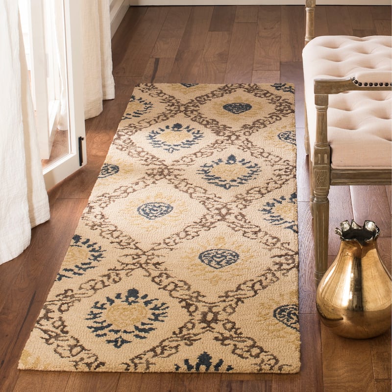 SAFAVIEH Handmade Antiquity Jacomijn Traditional Oriental Wool Rug - 2'3" x 8' Runner - Light Gold/Multi