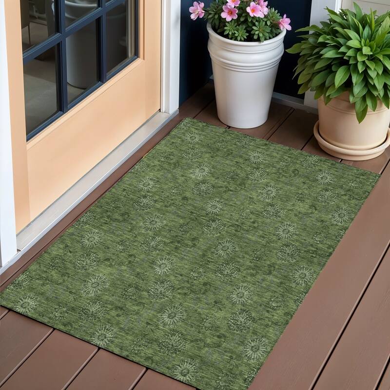 HomeRoots Floral Transitional Rectangle Outdoor Rug - 3' x 5'
