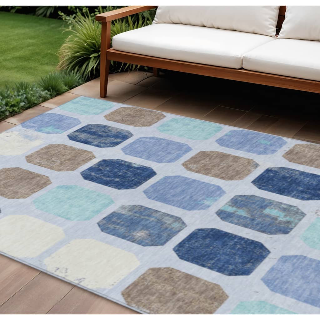 HomeRoots Geometric Transitional Rectangle Outdoor Rug