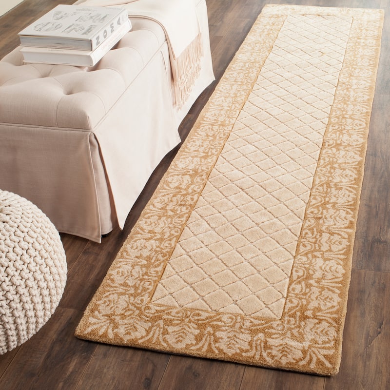 SAFAVIEH Handmade Total Performance Majbritt Oriental Trellis Rug - 2'3" x 9' Runner - Ivory/Creme