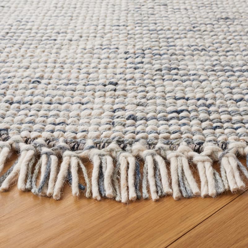 SAFAVIEH Natura Bernetta Wool Fringe Rug