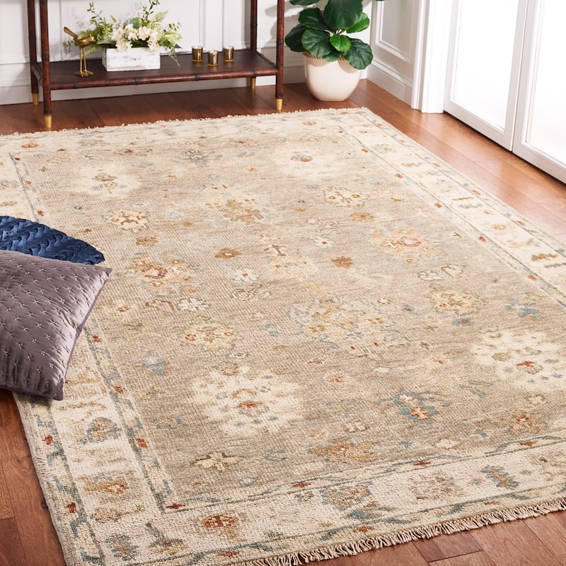 SAFAVIEH Hand-Knotted Samarkand Rinje Traditional Wool Rug - 6' x 9' - Light Grey/Beige