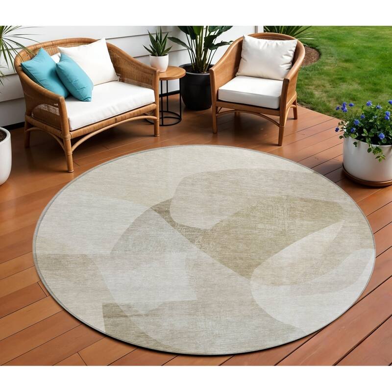 HomeRoots Abstract Transitional Rectangle Outdoor Rug - 8' Round
