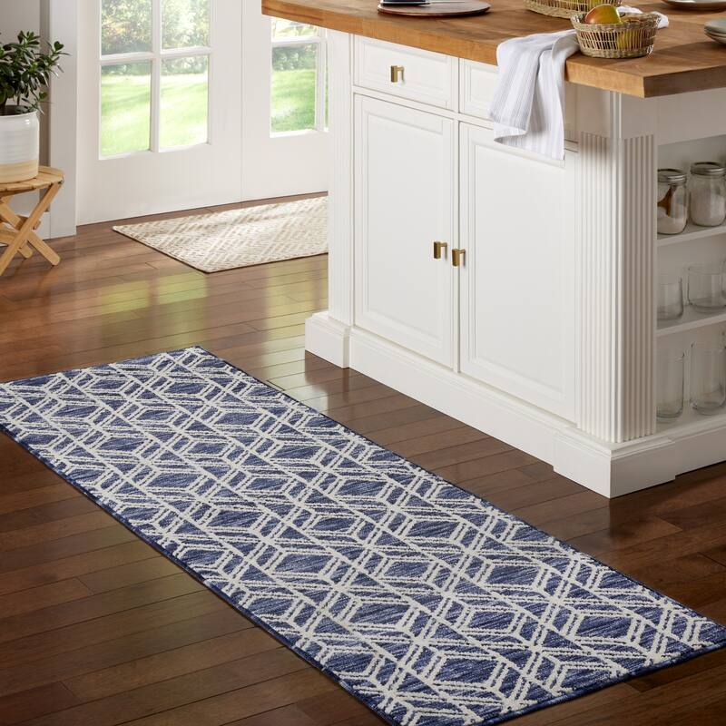 TOWN & COUNTRY EVERYDAY Walker Modern Diamond Everwash Washable Multi-Use Non-Slip Backing Decorative Rug