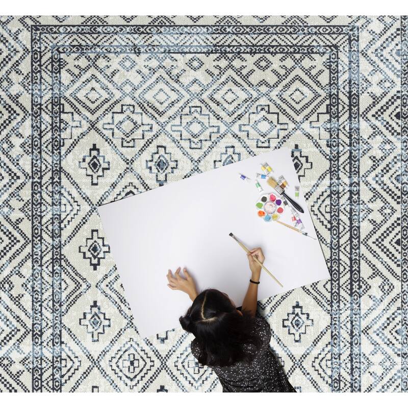 Everwash Treasure Cambria Southwest Geometric Machine Washable Area Rug, Beige/Navy Blue