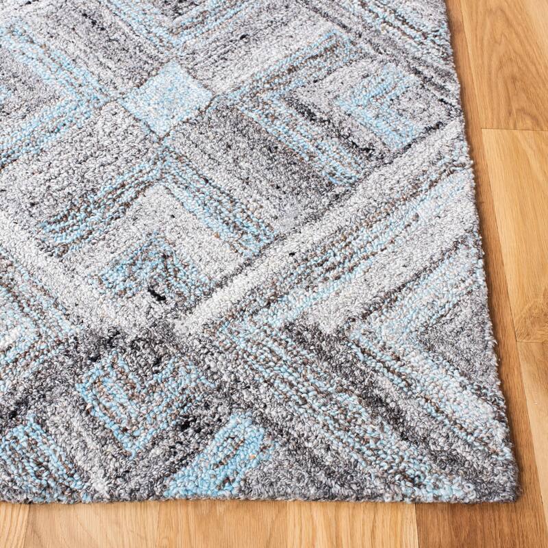 SAFAVIEH Handmade Abstract Elodia Diamond Wool Rug