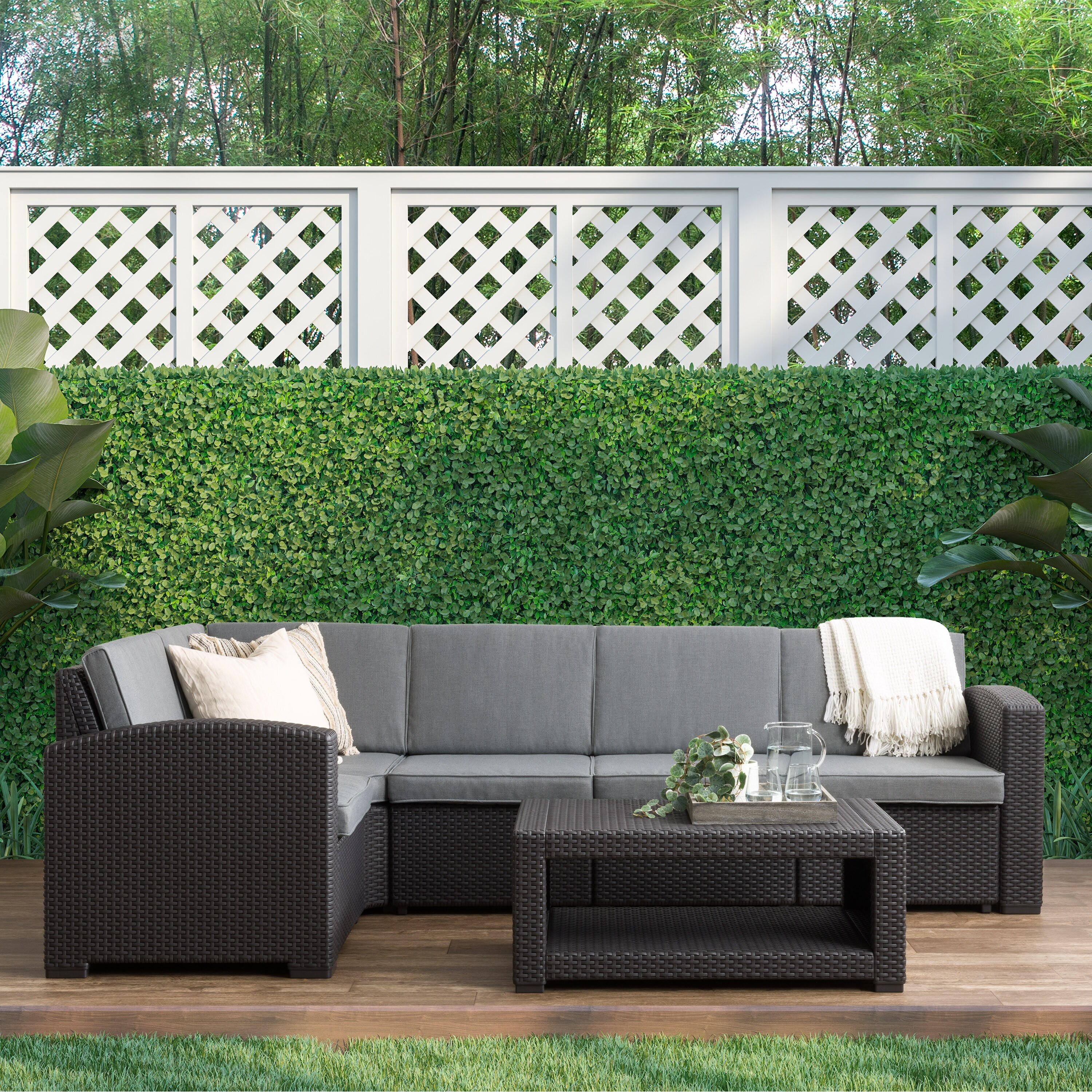 Corliving shop patio set