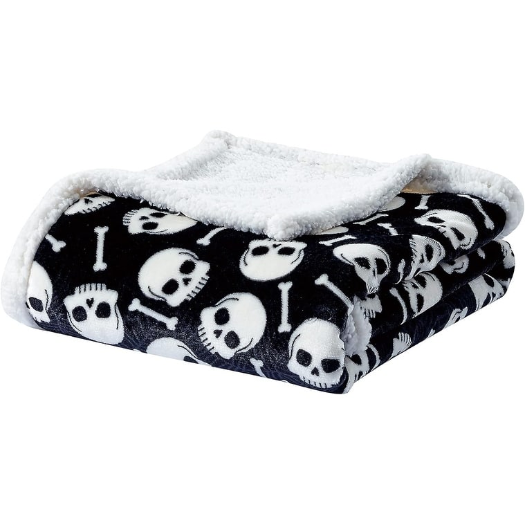 Skull & Bones by Décor&More Black Sherpa Throw - 50" X 60"