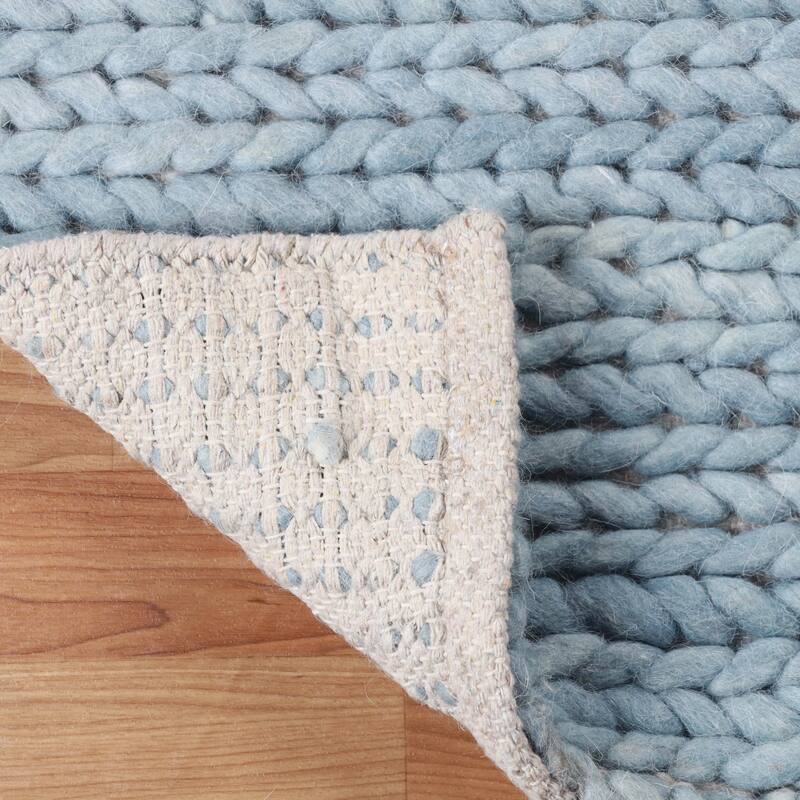 Handcrafted Traditional Rustic Handmade Braided Wool Indoor Area Rug by Superior