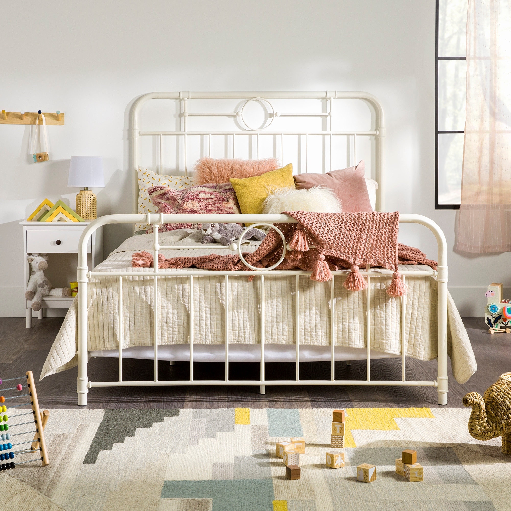Middlebrook designs classic deals metal pipe bed