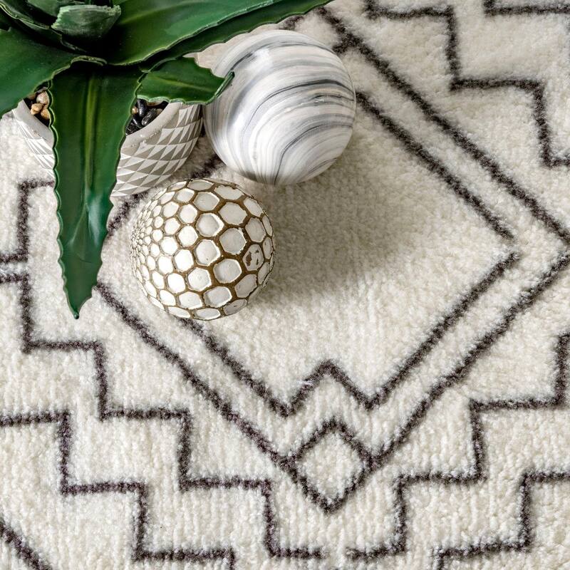 Nuloom Adele Pendant Tribal Area Rug
