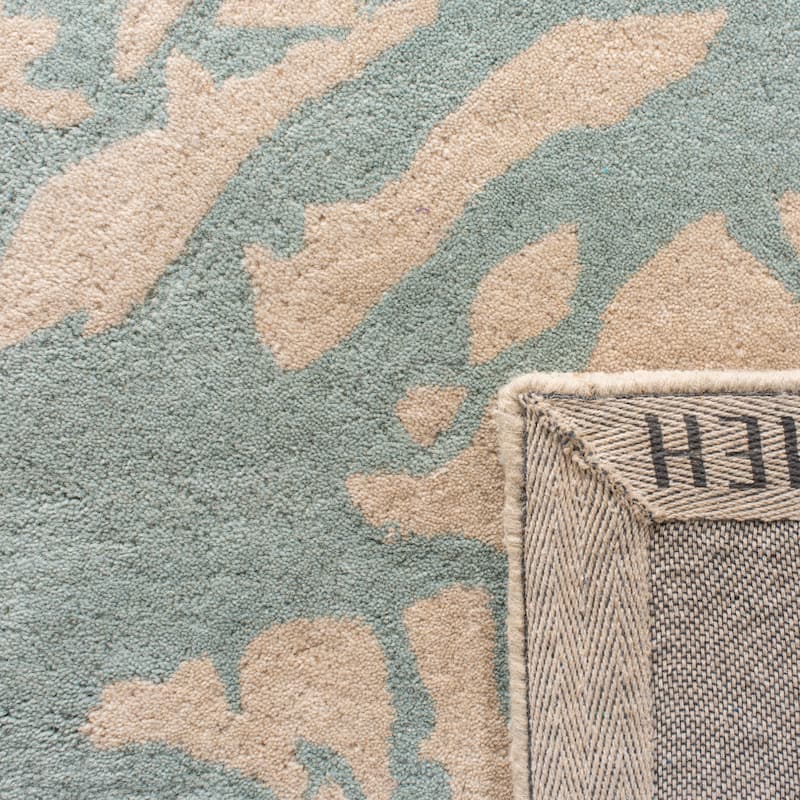 SAFAVIEH Handmade Bella Dwynwen Modern Floral Wool Rug